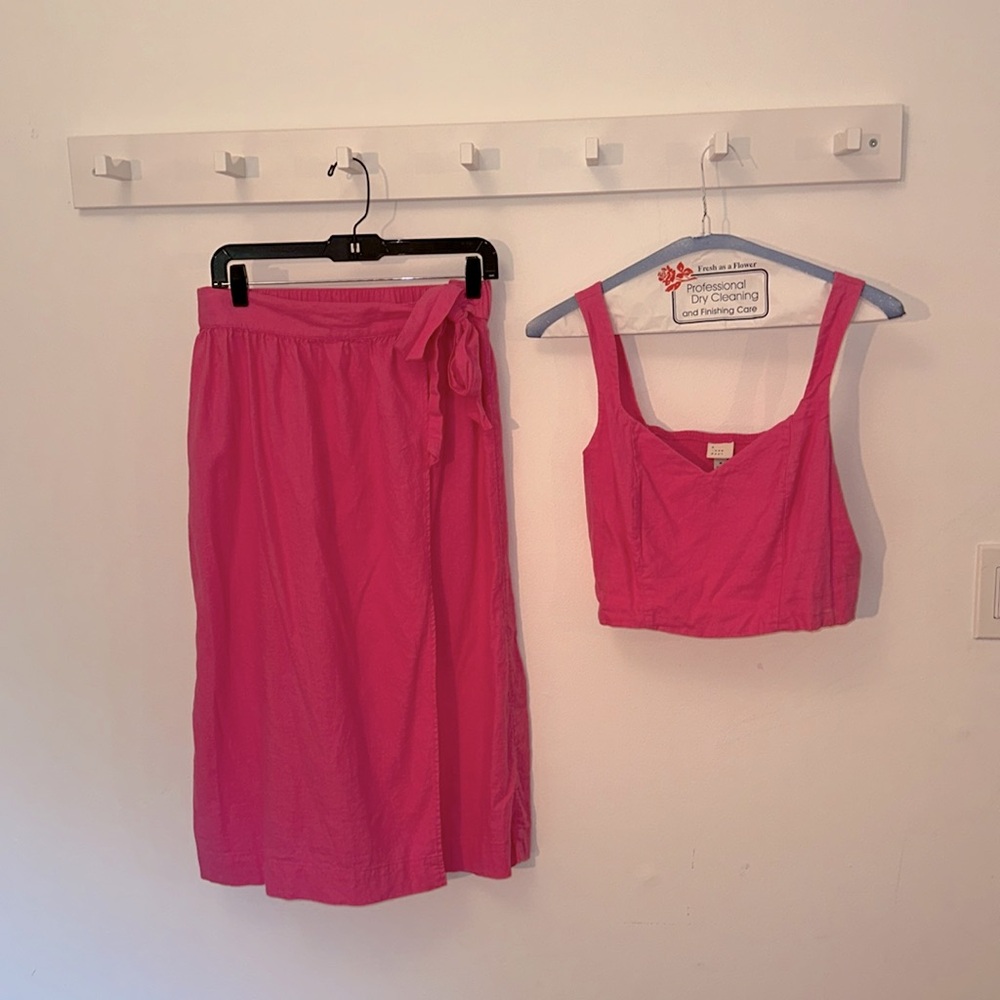 A new day crop top/skirt set, hot pink